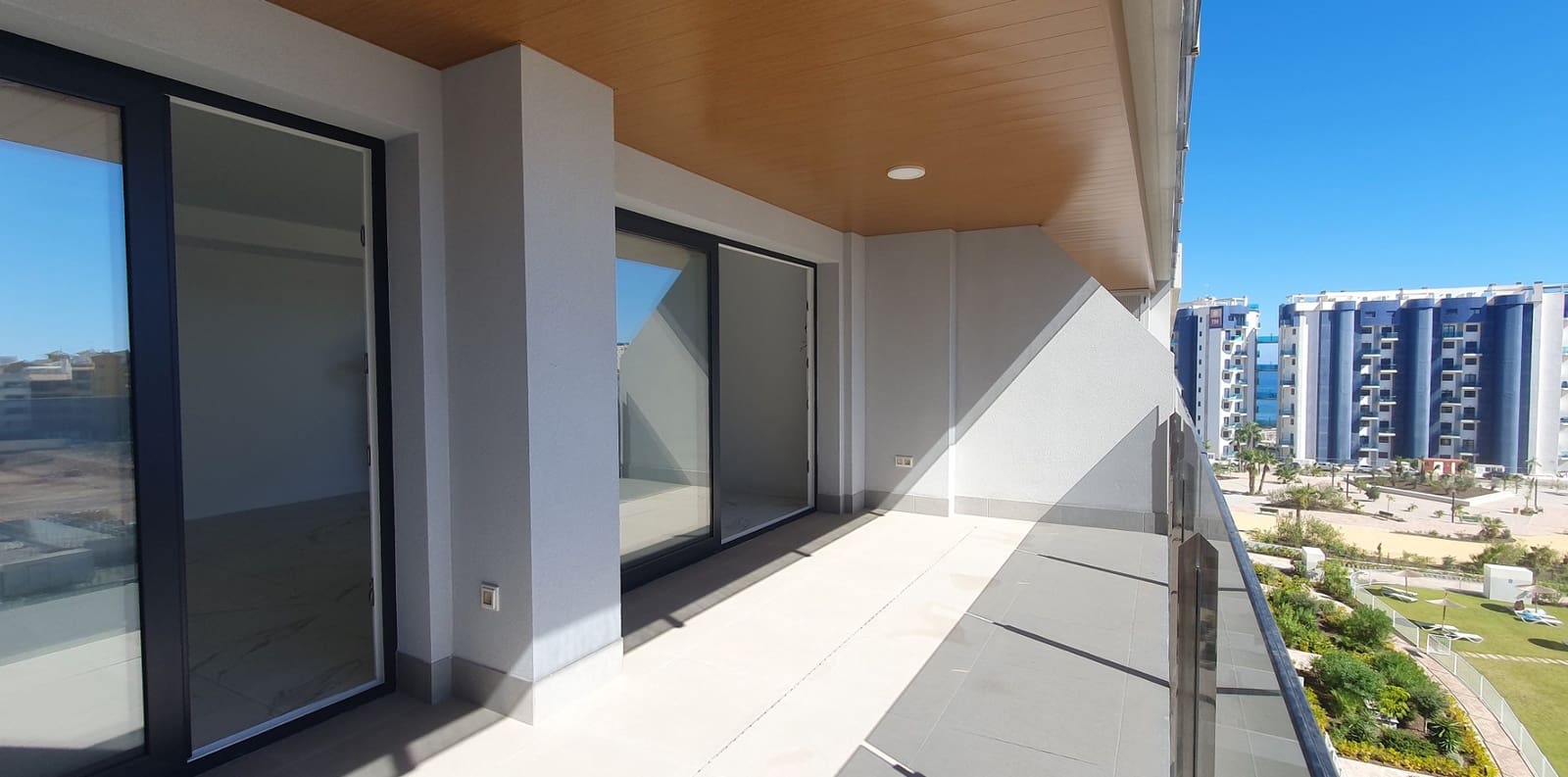Apartamento de 2 habitaciones en Punta Prima en venta con piscina garaje - 373.000 € (Ref: 10095744)