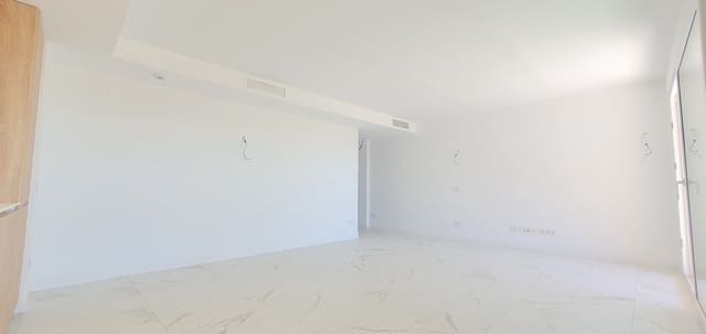 Apartamento de 2 habitaciones en Punta Prima, Torrevieja en venta con piscina garaje - 373.000 € (Ref: 10095744)