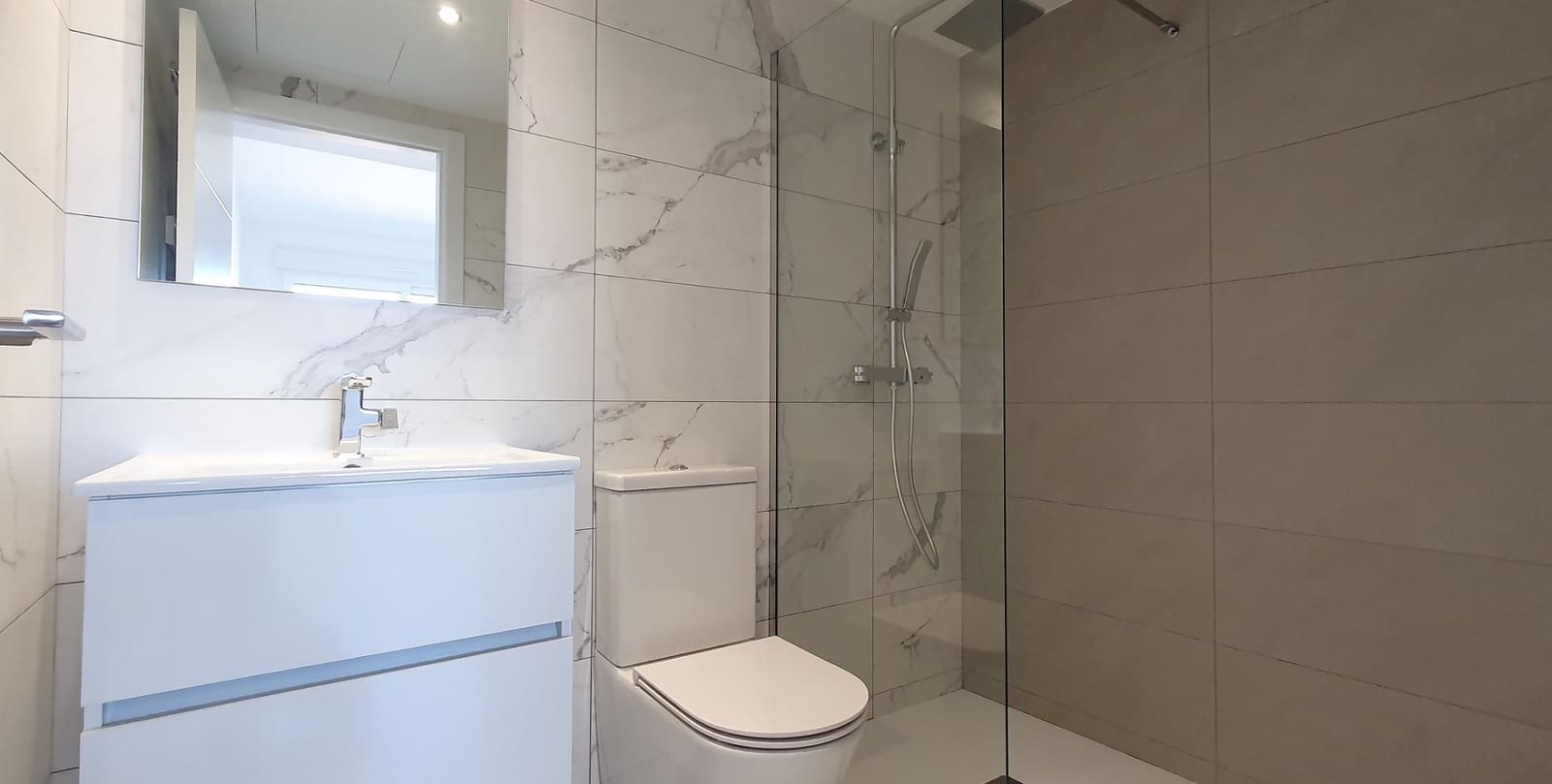 Apartamento de 2 habitaciones en Punta Prima en venta con piscina garaje - 373.000 € (Ref: 10095744)
