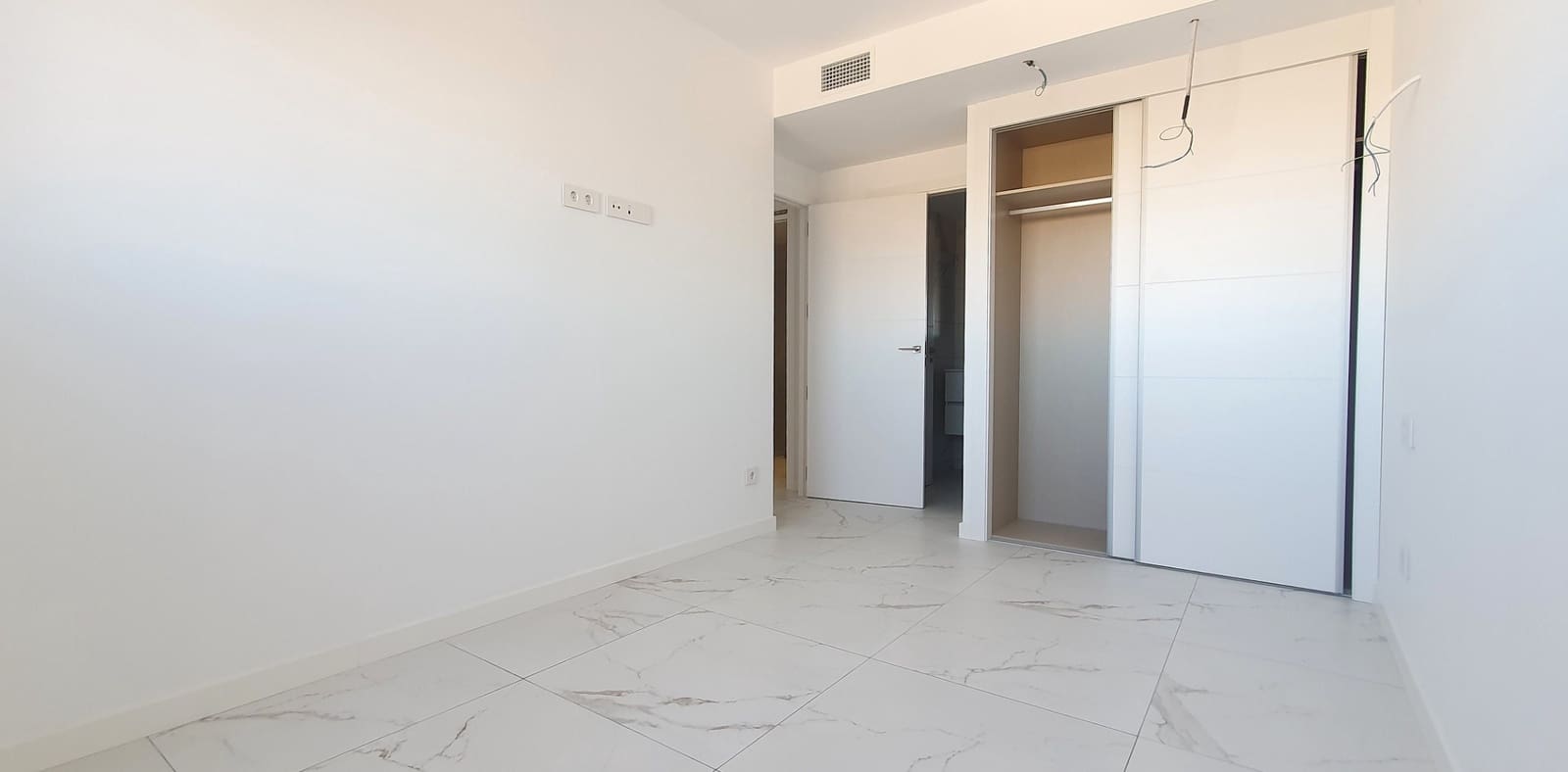 Apartamento de 2 habitaciones en Punta Prima en venta con piscina garaje - 373.000 € (Ref: 10095744)