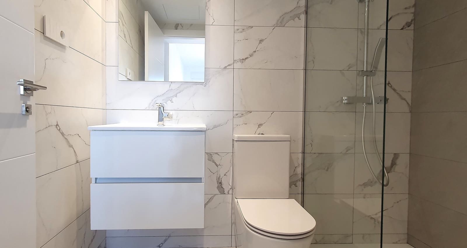 Apartamento de 2 habitaciones en Punta Prima en venta con piscina garaje - 373.000 € (Ref: 10095744)