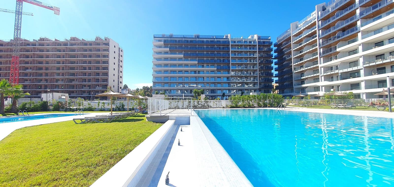 Apartamento de 2 habitaciones en Punta Prima en venta con piscina garaje - 373.000 € (Ref: 10095744)