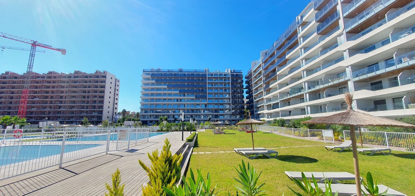 Apartamento de 2 habitaciones en Punta Prima en venta con piscina garaje - 373.000 € (Ref: 10095744)