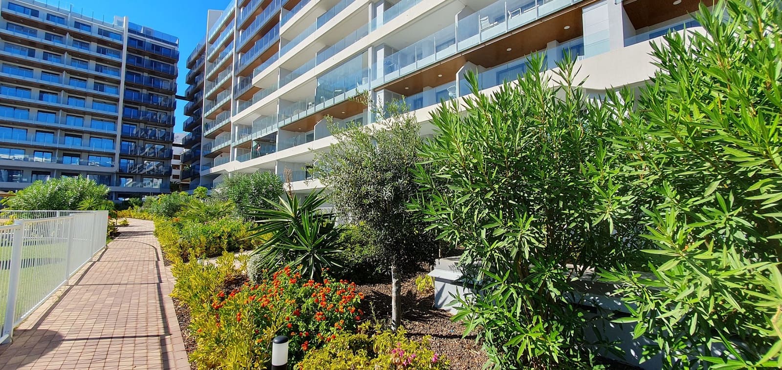Apartamento de 2 habitaciones en Punta Prima en venta con piscina garaje - 373.000 € (Ref: 10095744)