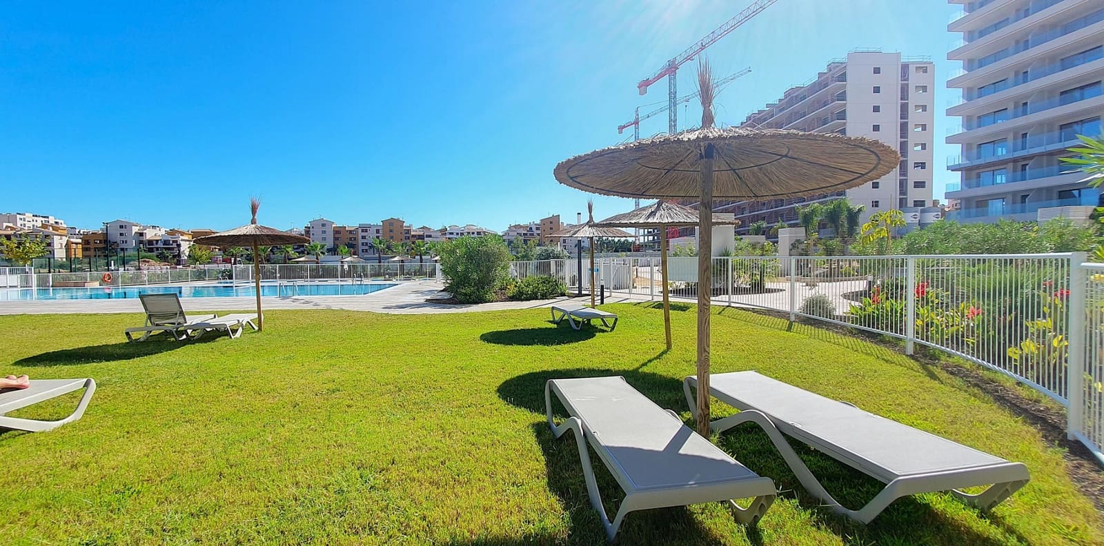 Apartamento de 2 habitaciones en Punta Prima en venta con piscina garaje - 373.000 € (Ref: 10095744)