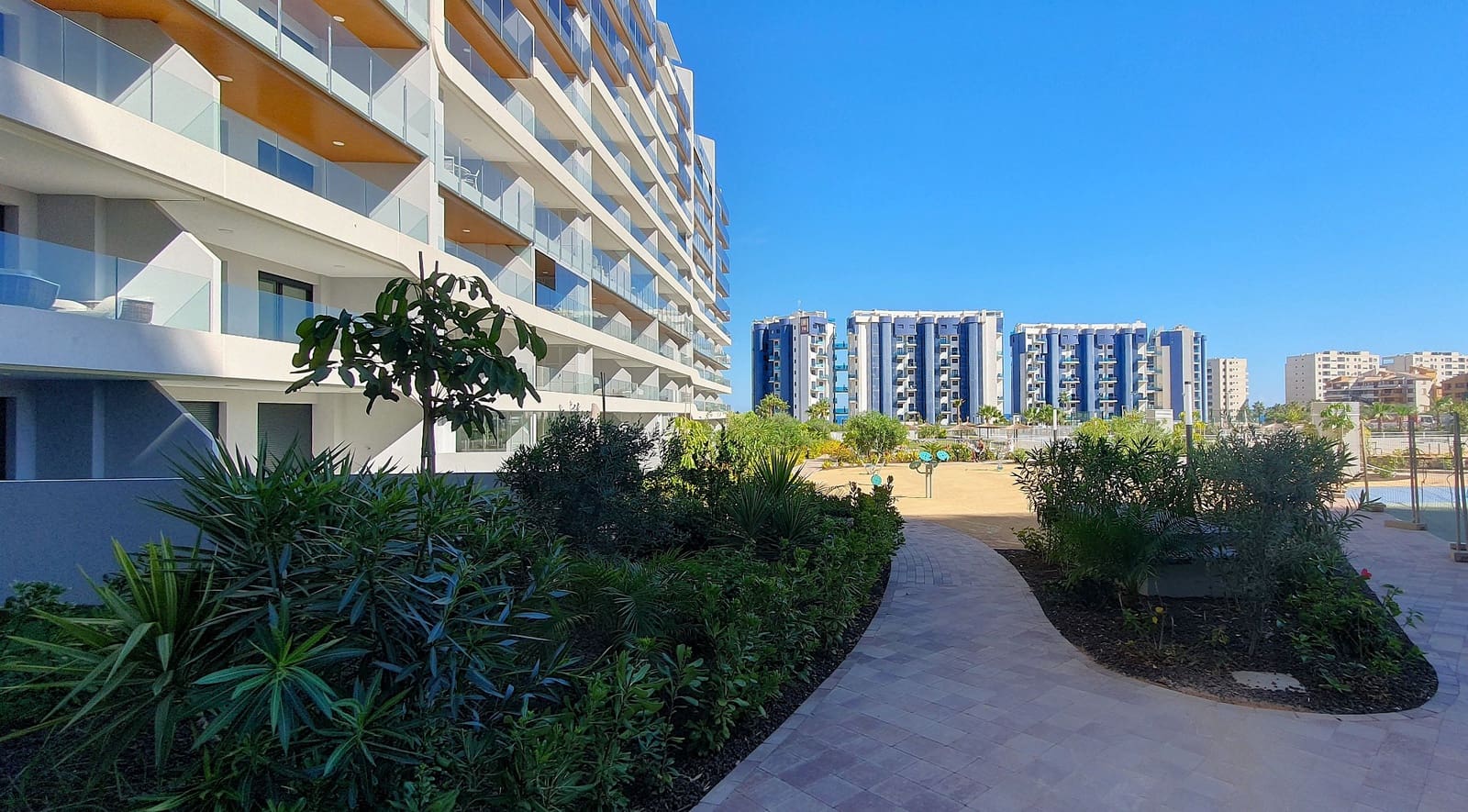 Apartamento de 2 habitaciones en Punta Prima en venta con piscina garaje - 373.000 € (Ref: 10095744)