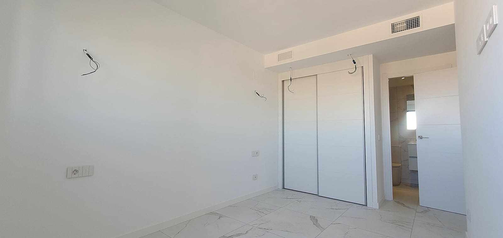 2 slaapkamer Appartement te koop in Punta Prima met zwembad garage - € 373.000 (Ref: 10097283)