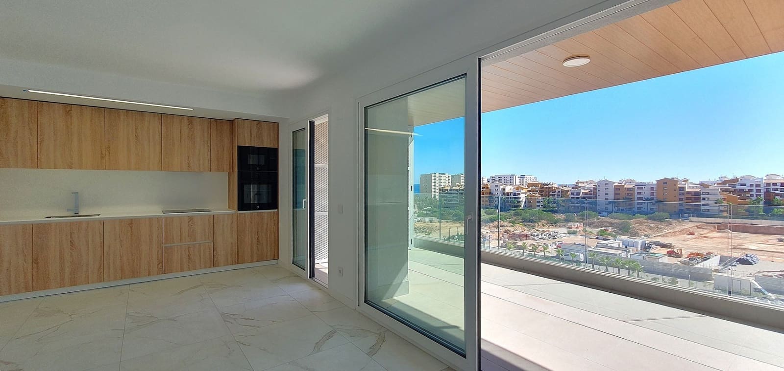 2 slaapkamer Appartement te koop in Punta Prima met zwembad garage - € 373.000 (Ref: 10097283)