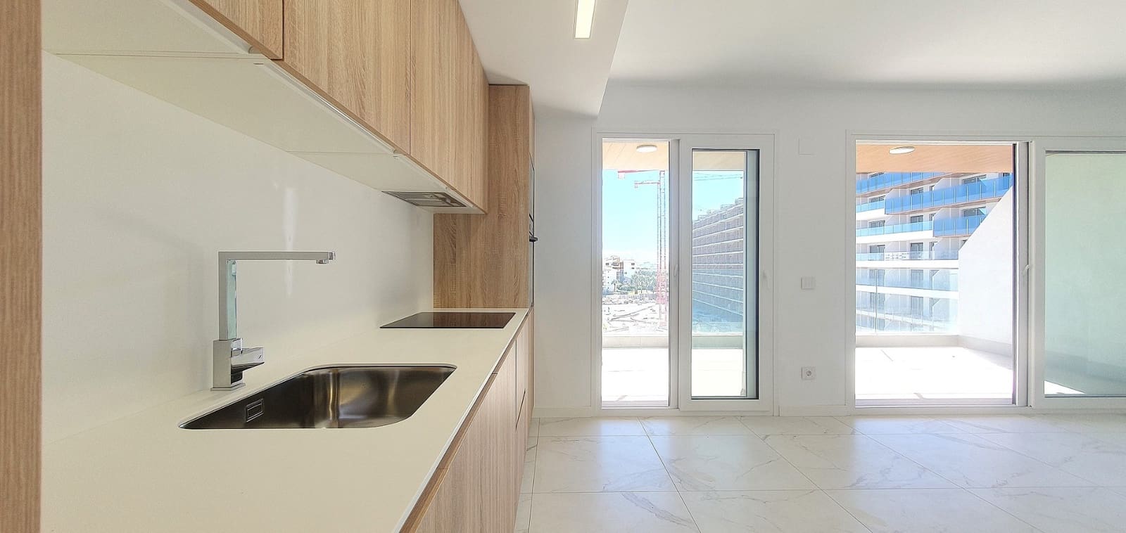 2 slaapkamer Appartement te koop in Punta Prima met zwembad garage - € 373.000 (Ref: 10097283)