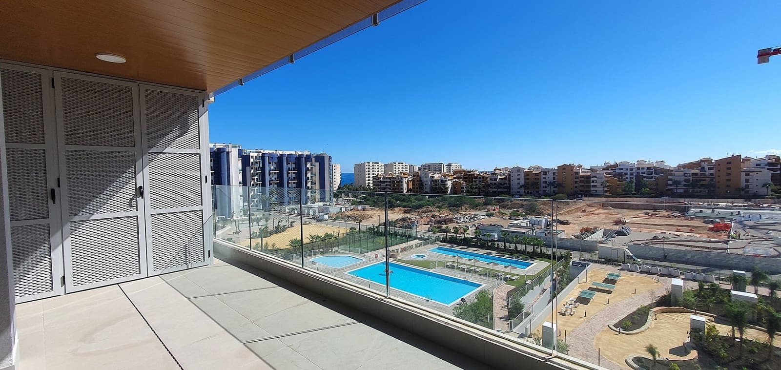 2 slaapkamer Appartement te koop in Punta Prima met zwembad garage - € 373.000 (Ref: 10097283)