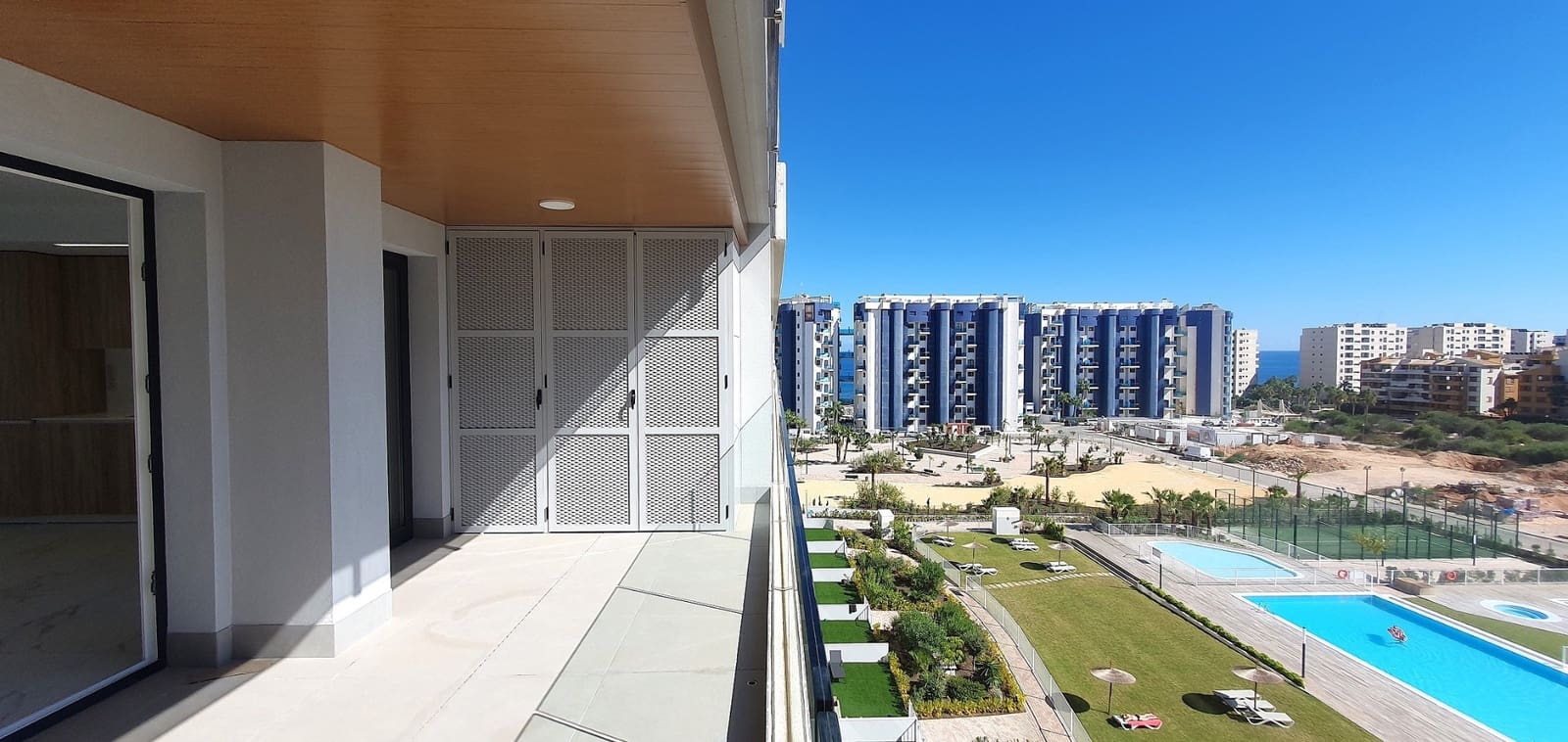 2 slaapkamer Appartement te koop in Punta Prima met zwembad garage - € 373.000 (Ref: 10097283)