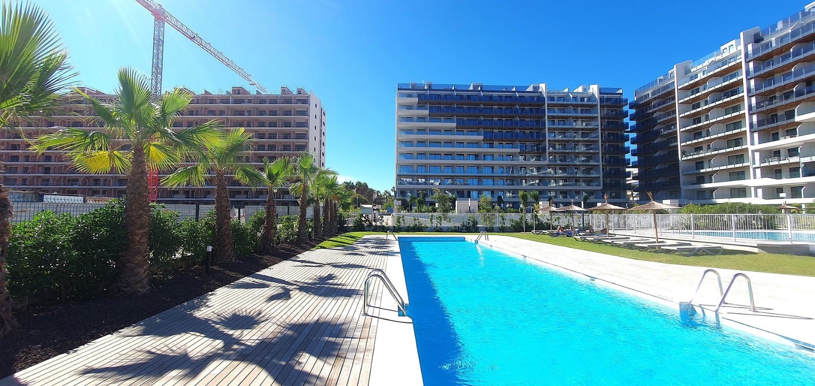 2 slaapkamer Appartement te koop in Punta Prima met zwembad garage - € 373.000 (Ref: 10097283)