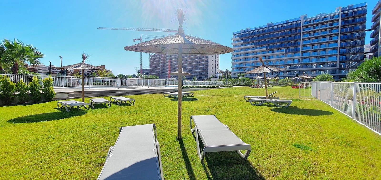 2 slaapkamer Appartement te koop in Punta Prima met zwembad garage - € 373.000 (Ref: 10097283)