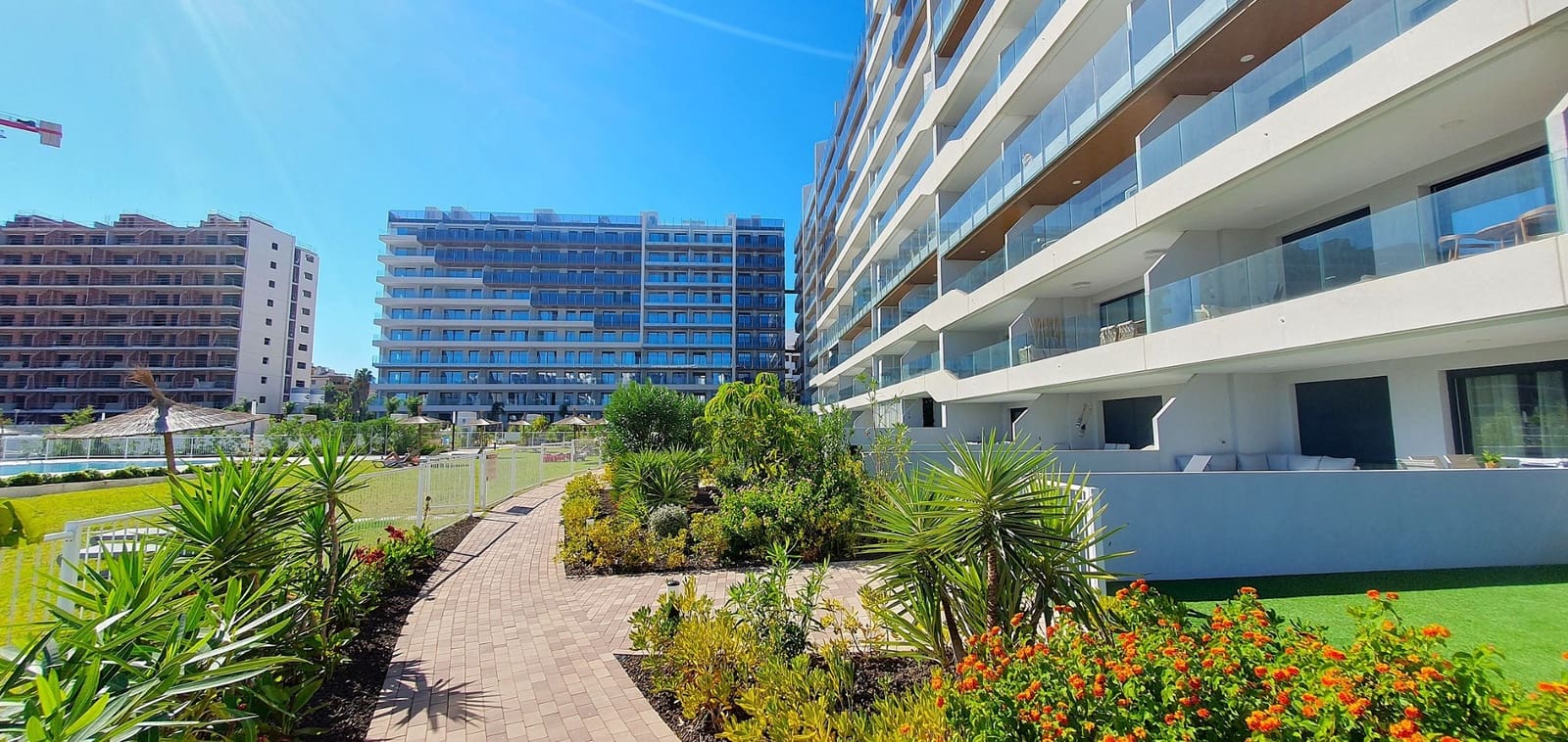 2 slaapkamer Appartement te koop in Punta Prima met zwembad garage - € 373.000 (Ref: 10097283)