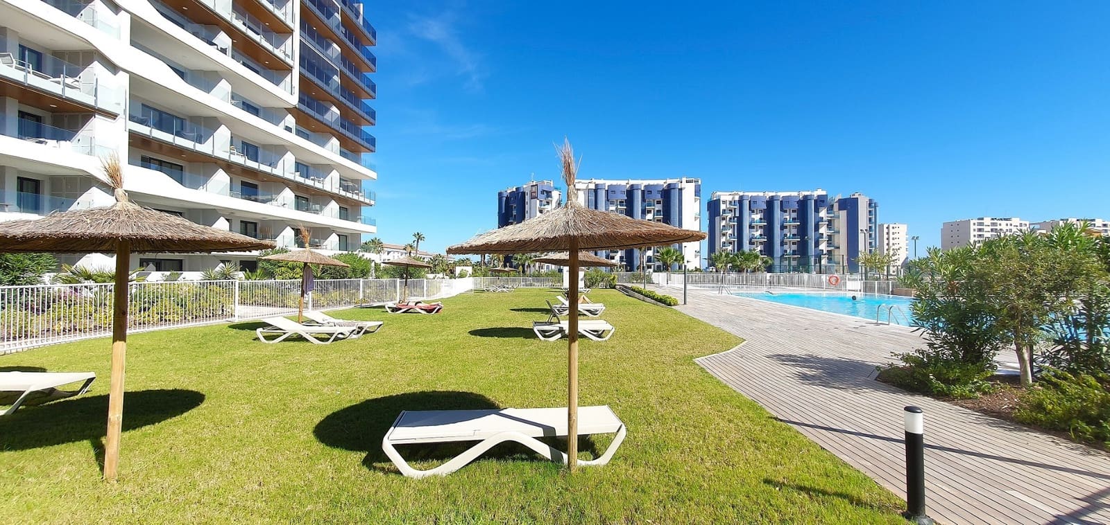 2 slaapkamer Appartement te koop in Punta Prima met zwembad garage - € 373.000 (Ref: 10097283)