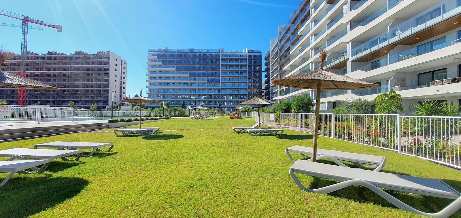 2 slaapkamer Appartement te koop in Punta Prima met zwembad garage - € 373.000 (Ref: 10097283)