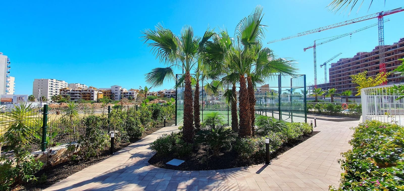 2 slaapkamer Appartement te koop in Punta Prima met zwembad garage - € 373.000 (Ref: 10097283)