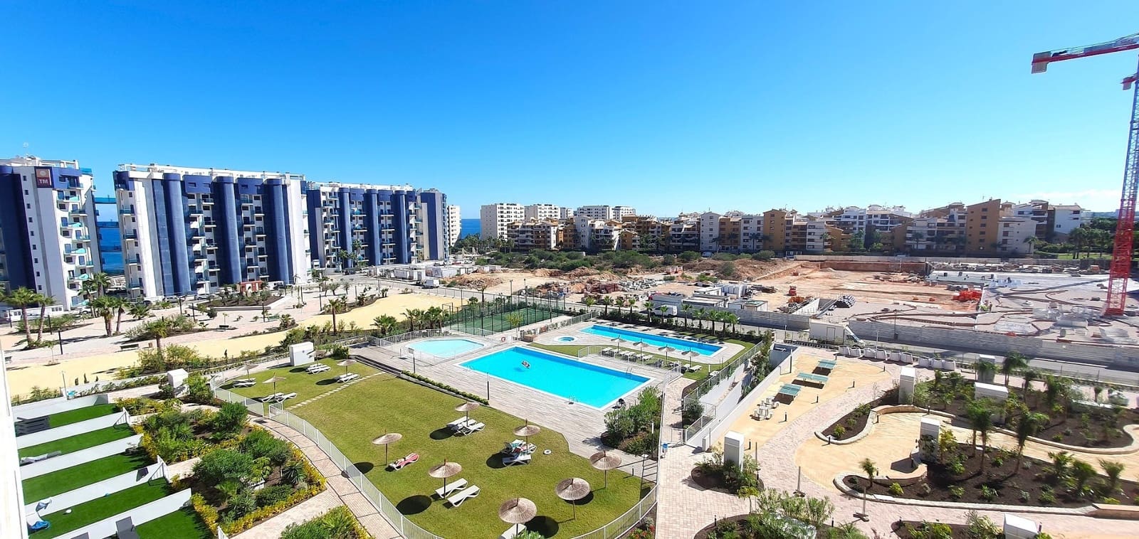 2 slaapkamer Appartement te koop in Punta Prima met zwembad garage - € 373.000 (Ref: 10097283)