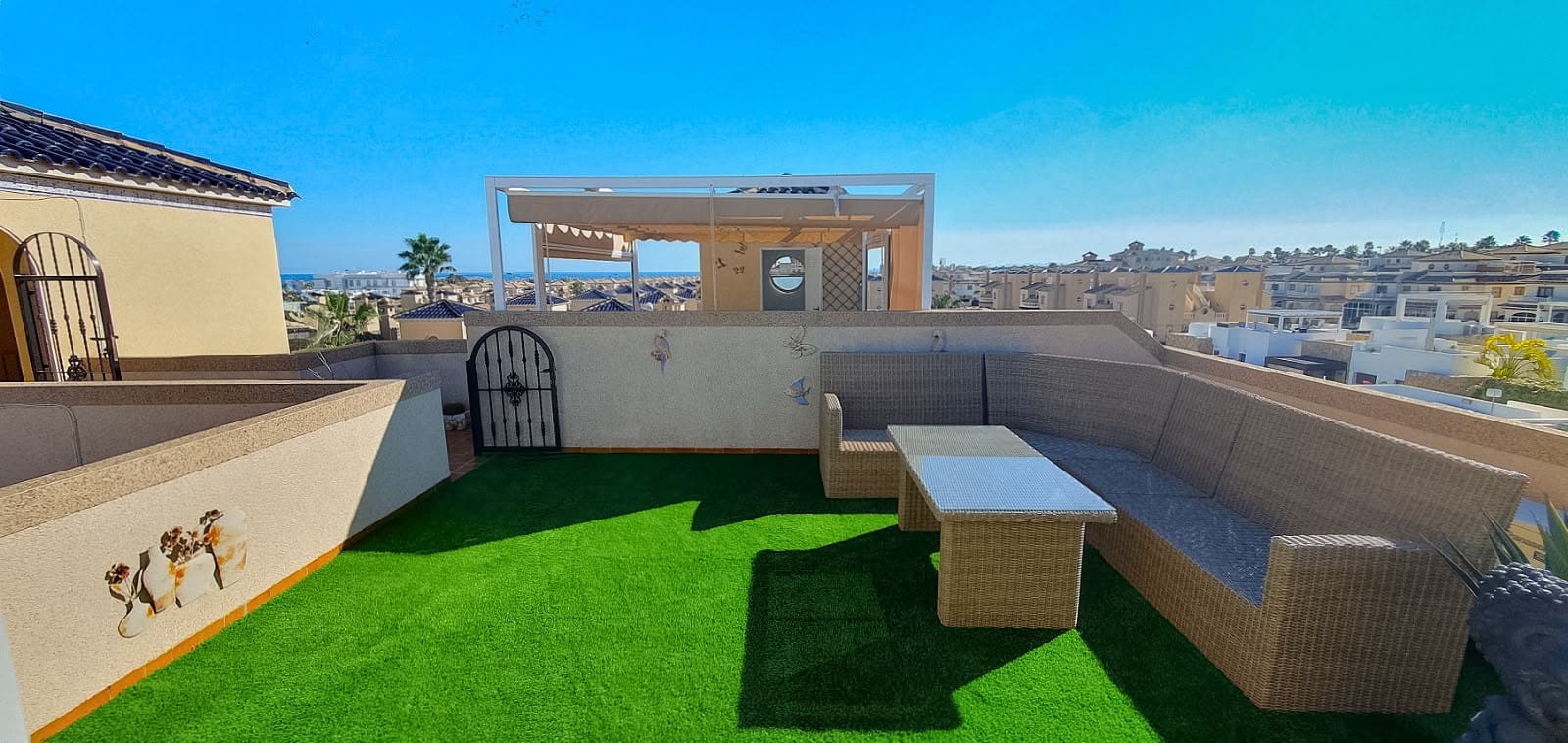 2 soverom Penthouse til salgs i Orihuela Costa med svømmebasseng - € 177 000 (Ref: 10156859)
