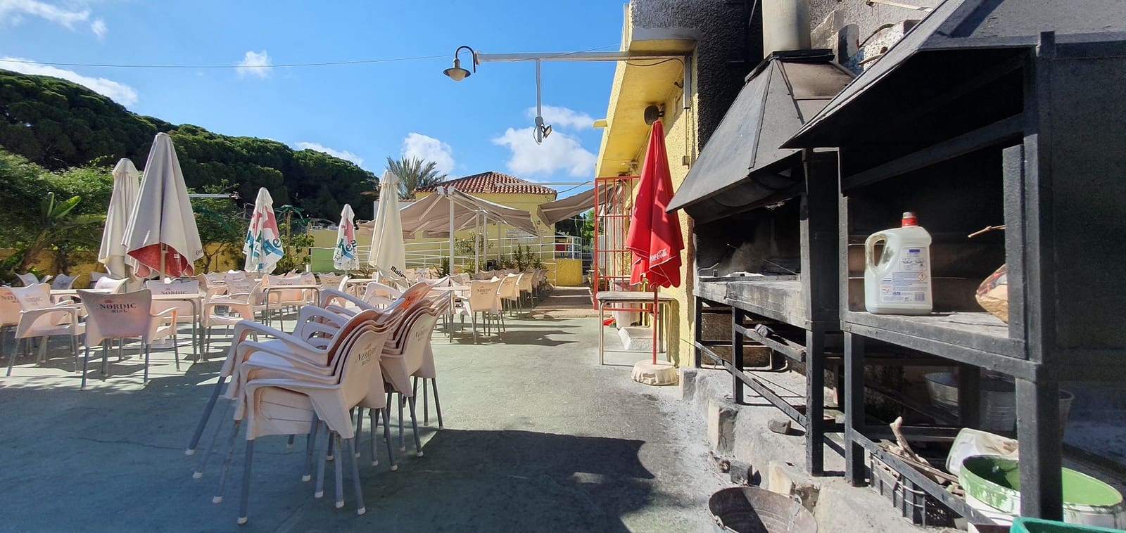 Business for sale in Guardamar del Segura with pool garage - € 850,000 (Ref: 9170660)