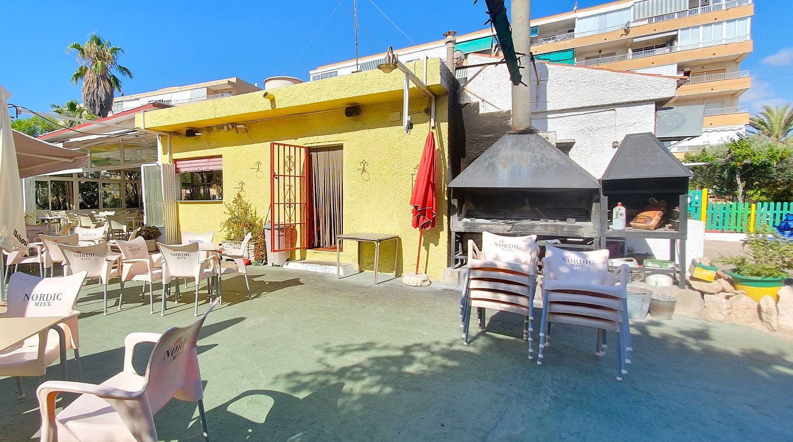 Business for sale in Guardamar del Segura with pool garage - € 850,000 (Ref: 9170660)