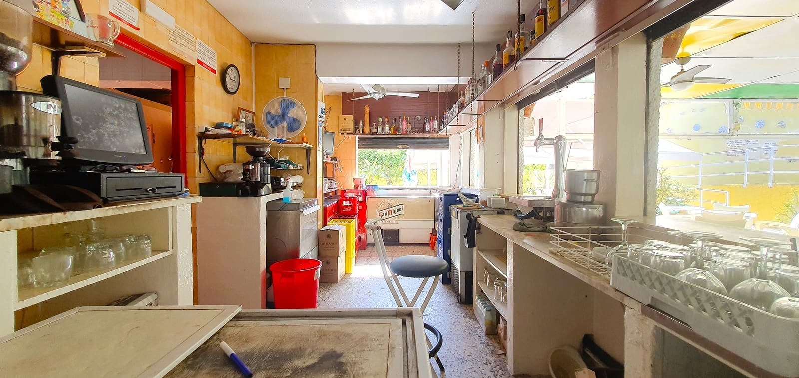 Business for sale in Guardamar del Segura with pool garage - € 850,000 (Ref: 9170660)