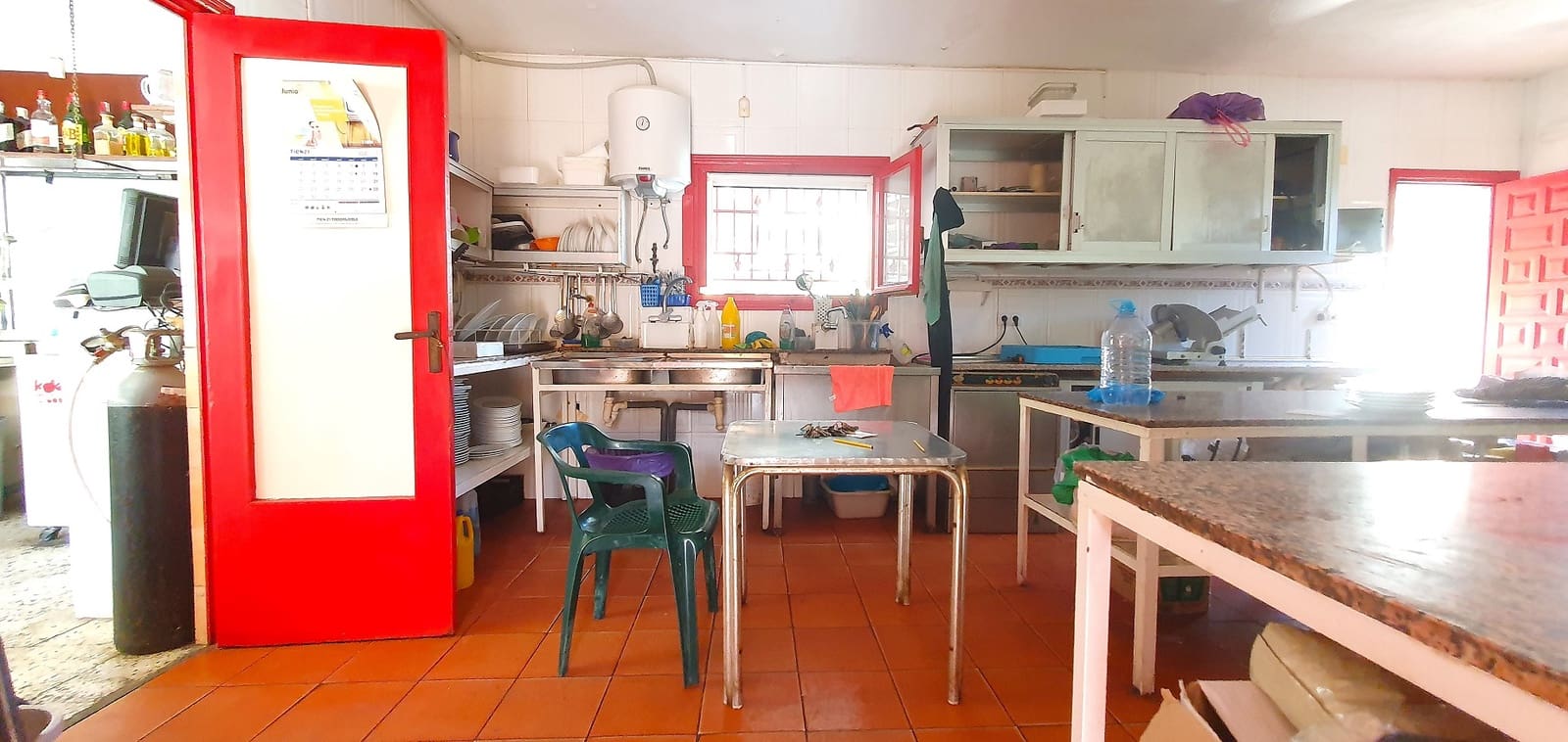 Business for sale in Guardamar del Segura with pool garage - € 850,000 (Ref: 9170660)