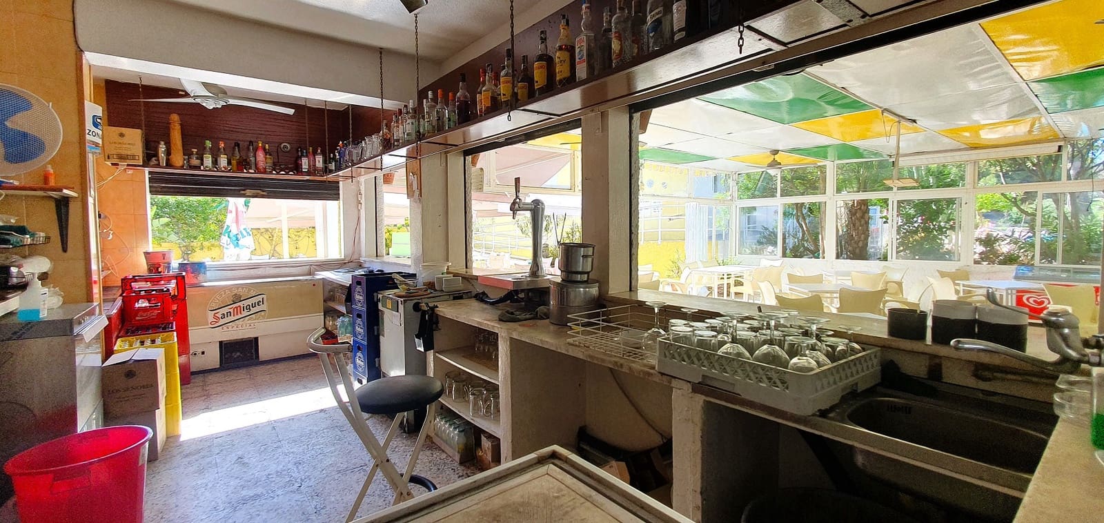 Business for sale in Guardamar del Segura with pool garage - € 850,000 (Ref: 9170660)