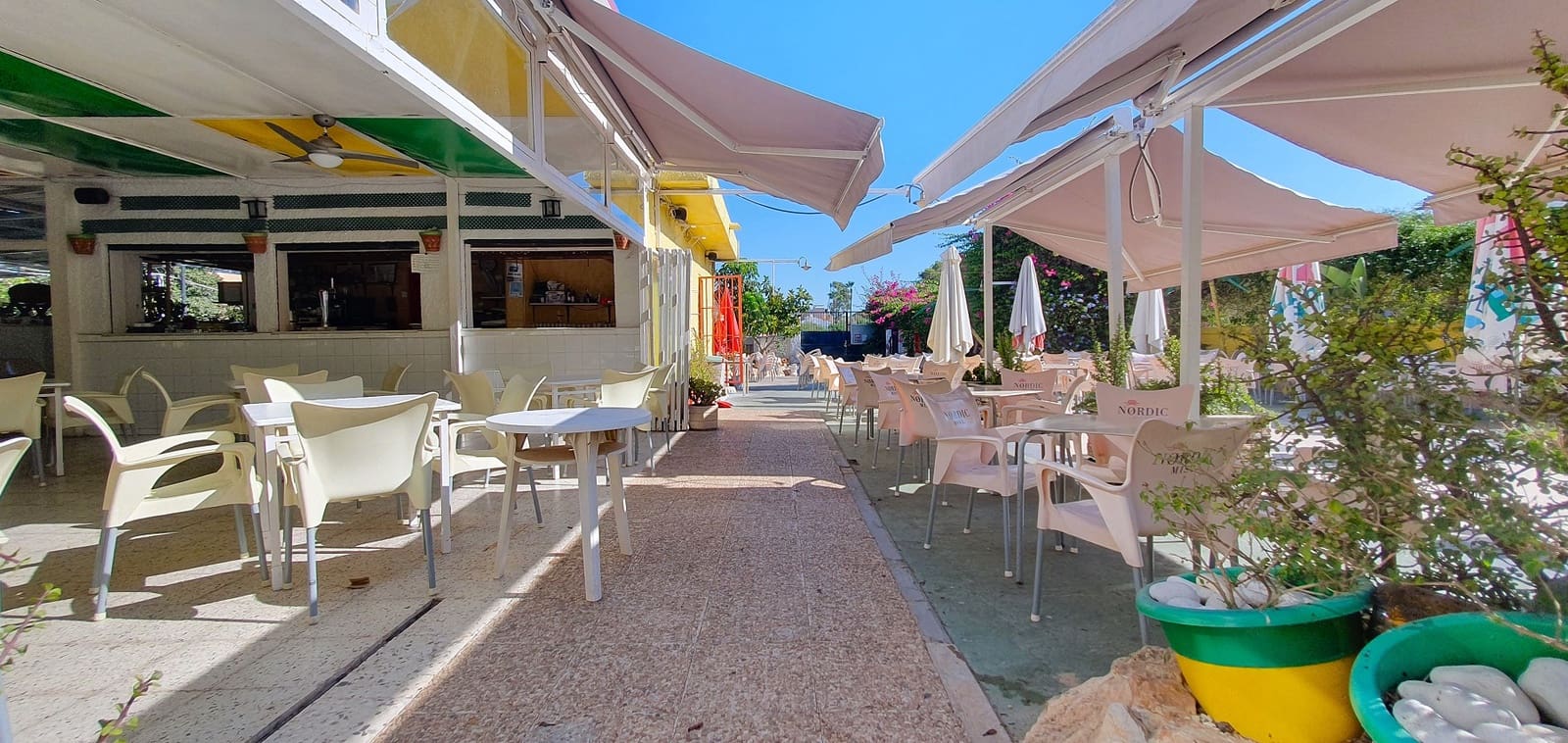Business for sale in Guardamar del Segura with pool garage - € 850,000 (Ref: 9170660)