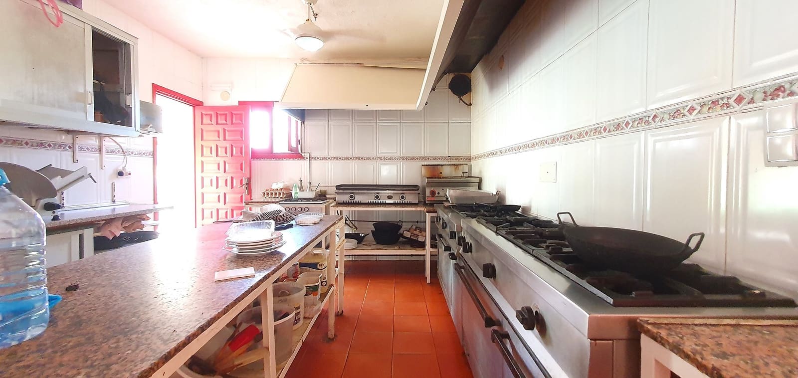 Business for sale in Guardamar del Segura with pool garage - € 850,000 (Ref: 9170660)