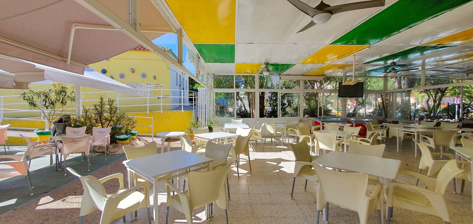 Business for sale in Guardamar del Segura with pool garage - € 850,000 (Ref: 9170660)