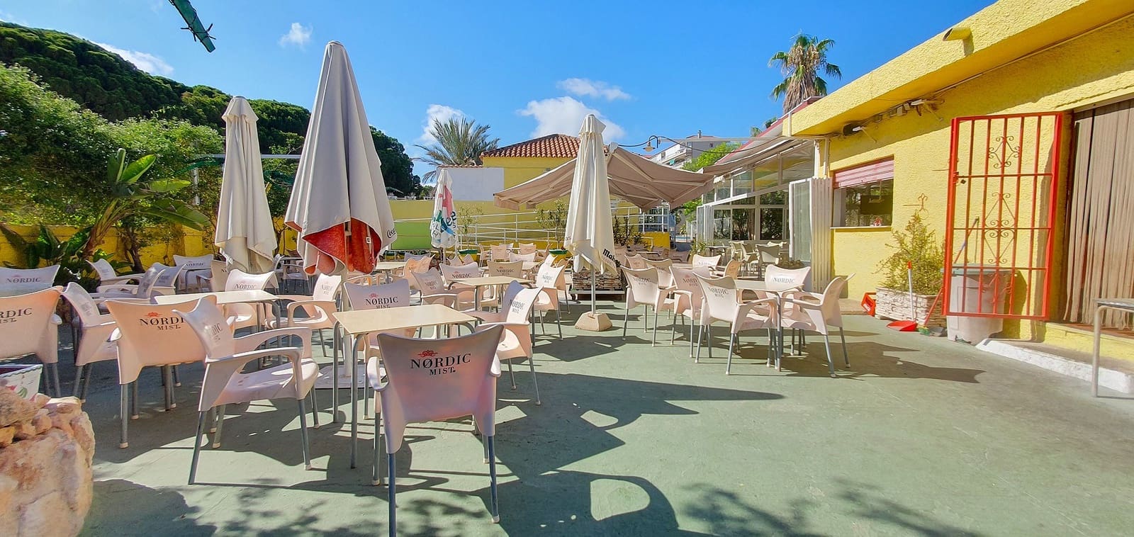 Business for sale in Guardamar del Segura with pool garage - € 850,000 (Ref: 9170660)