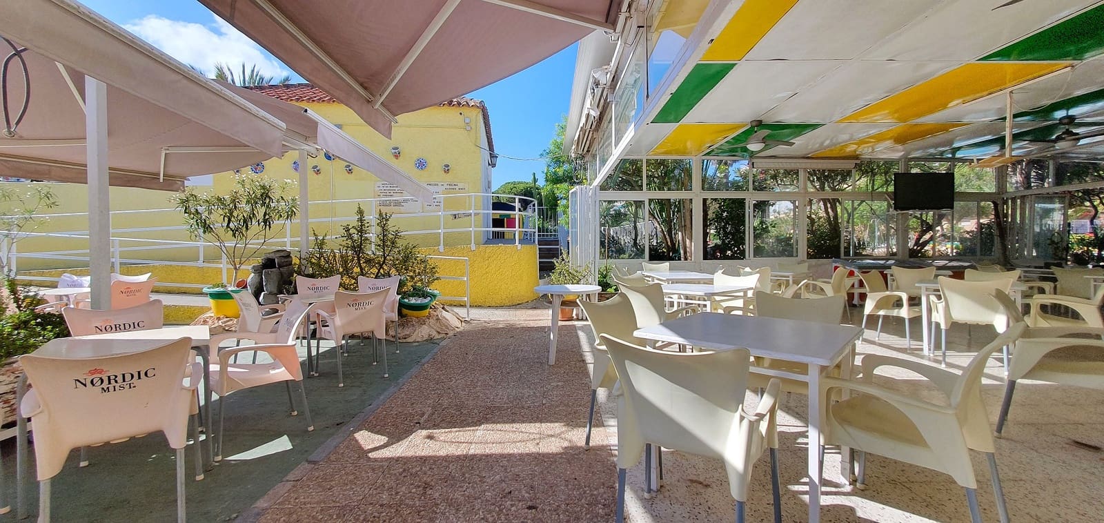 Business for sale in Guardamar del Segura with pool garage - € 850,000 (Ref: 9170660)