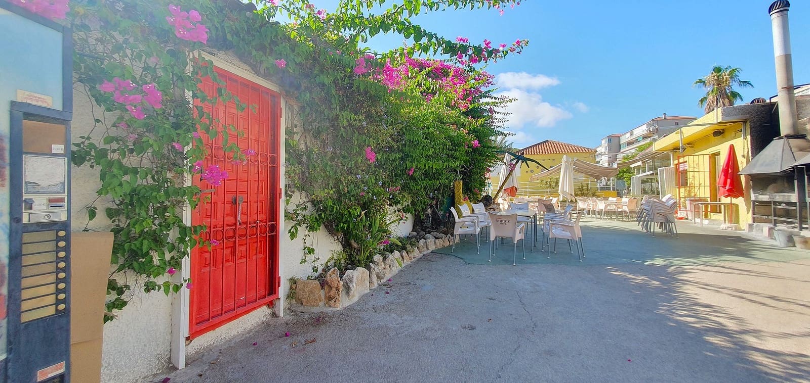 Business for sale in Guardamar del Segura with pool garage - € 850,000 (Ref: 9170660)