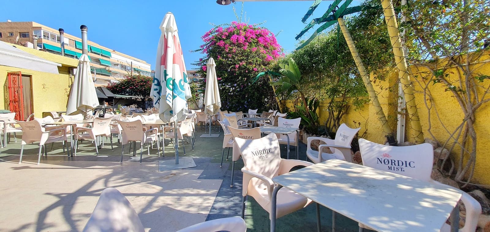 Business for sale in Guardamar del Segura with pool garage - € 850,000 (Ref: 9170660)