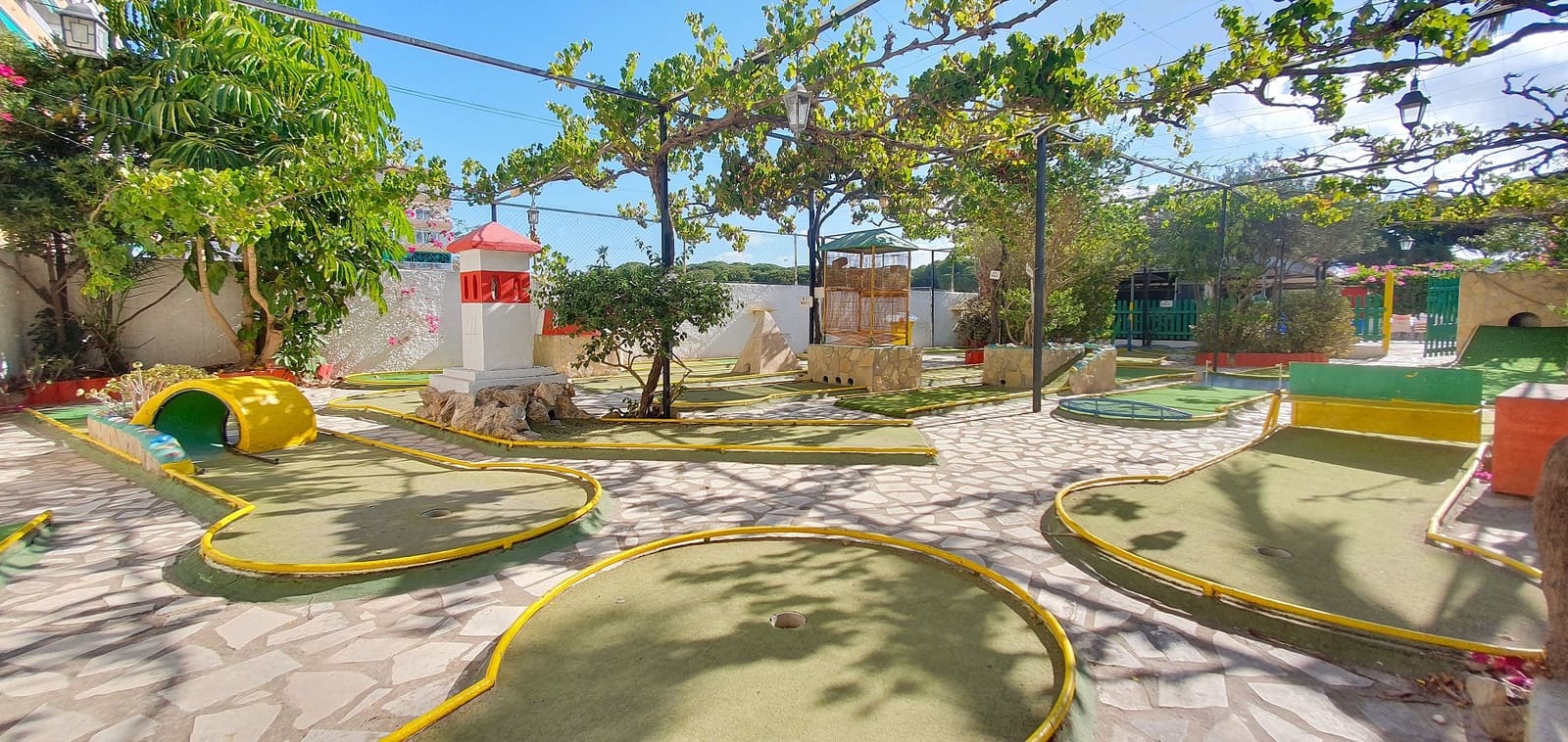 Business for sale in Guardamar del Segura with pool garage - € 850,000 (Ref: 9170660)