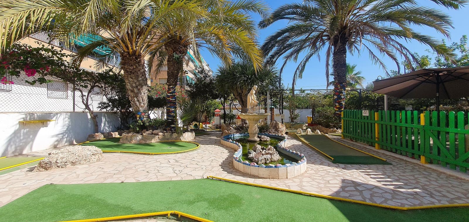 Business for sale in Guardamar del Segura with pool garage - € 850,000 (Ref: 9170660)