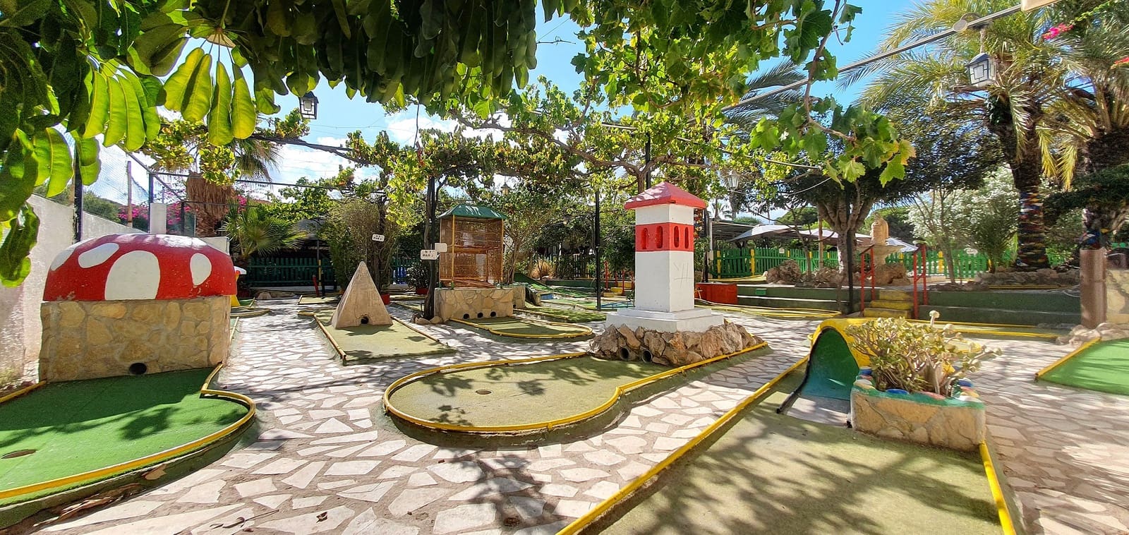 Business for sale in Guardamar del Segura with pool garage - € 850,000 (Ref: 9170660)