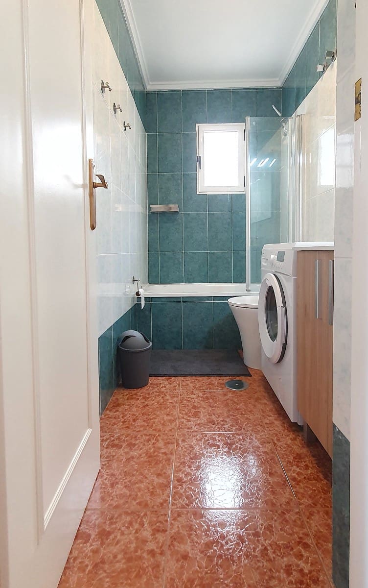 2 soverom Penthouse til salgs i Torrevieja med svømmebasseng - € 150 000 (Ref: 9235770)