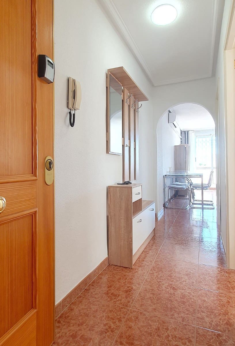 2 soverom Penthouse til salgs i Torrevieja med svømmebasseng - € 150 000 (Ref: 9235770)