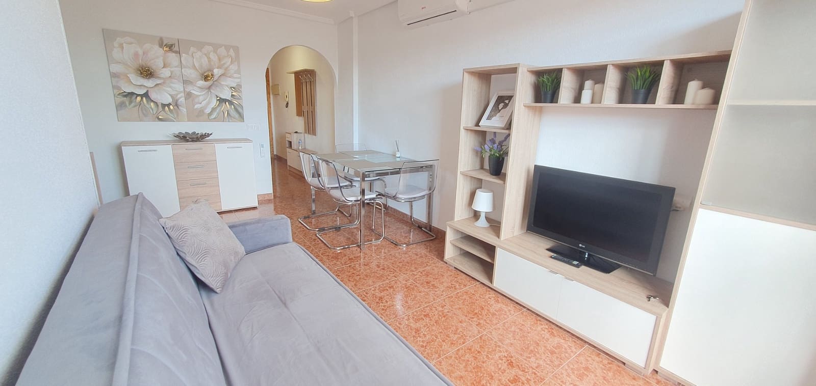 2 soverom Penthouse til salgs i Torrevieja med svømmebasseng - € 150 000 (Ref: 9235770)
