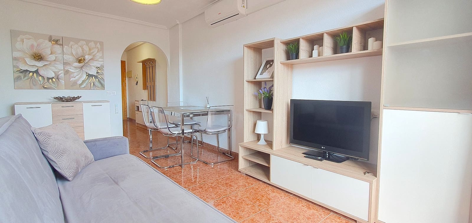 2 soverom Penthouse til salgs i Torrevieja med svømmebasseng - € 150 000 (Ref: 9235770)