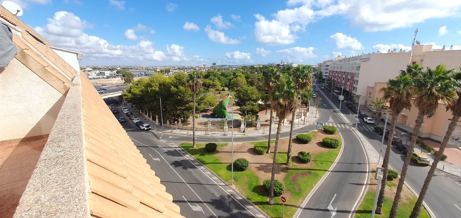 2 soverom Penthouse til salgs i Torrevieja med svømmebasseng - € 150 000 (Ref: 9235770)