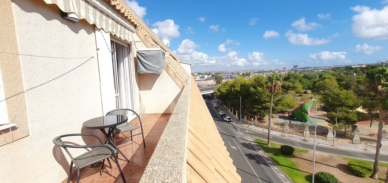 2 soverom Penthouse til salgs i Torrevieja med svømmebasseng - € 150 000 (Ref: 9235770)