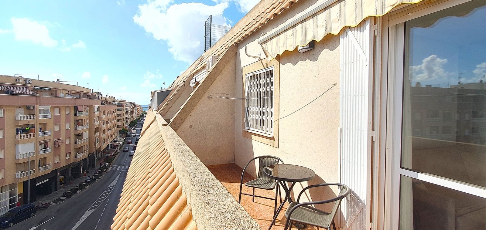 2 soverom Penthouse til salgs i Torrevieja med svømmebasseng - € 150 000 (Ref: 9235770)