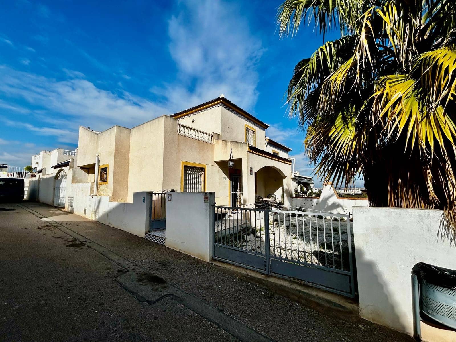 3 sypialnia Dom na sprzedaż w Los Balcones z basenem garażem - 205 000 € (Ref: 9535193)