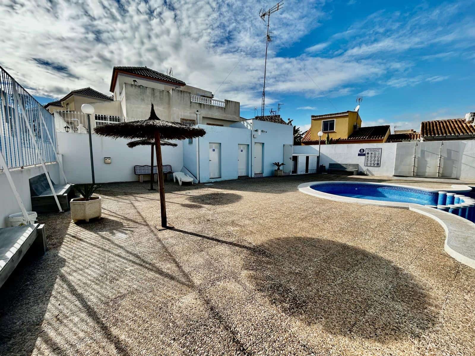 3 sypialnia Dom na sprzedaż w Los Balcones z basenem garażem - 205 000 € (Ref: 9535193)