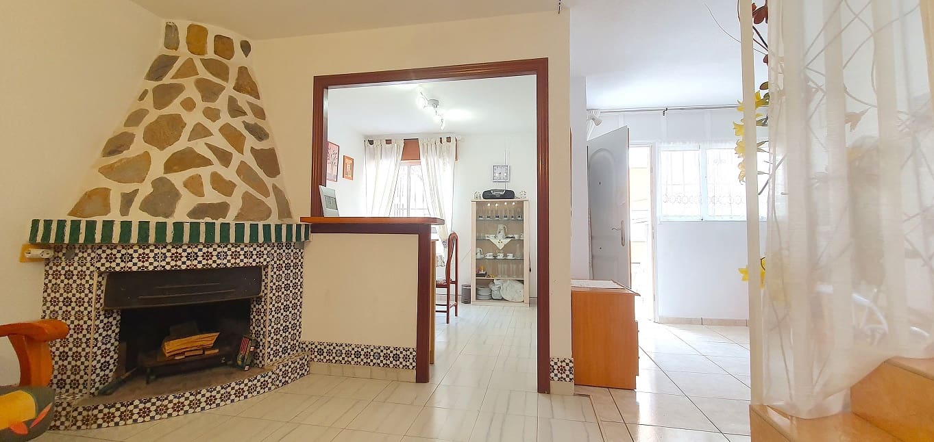 3 bedroom Apartment for sale in Torrevieja - € 160,000 (Ref: 9723552)