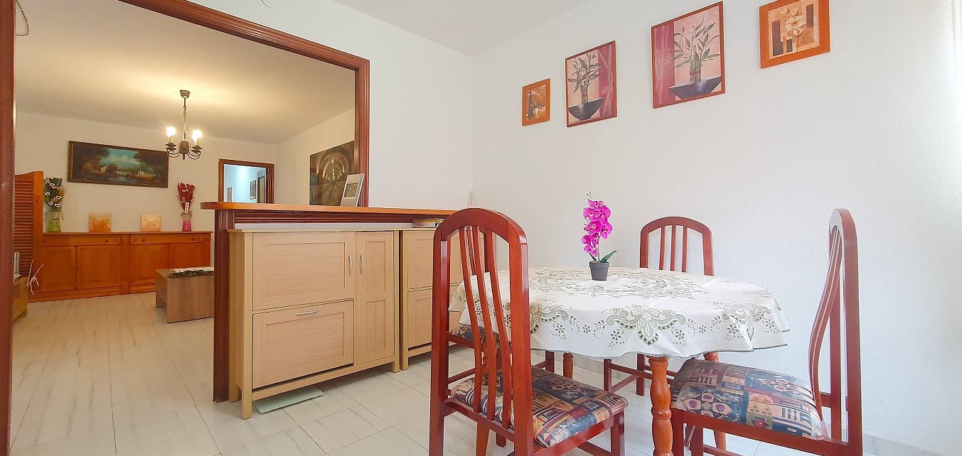 3 bedroom Apartment for sale in Torrevieja - € 160,000 (Ref: 9723552)
