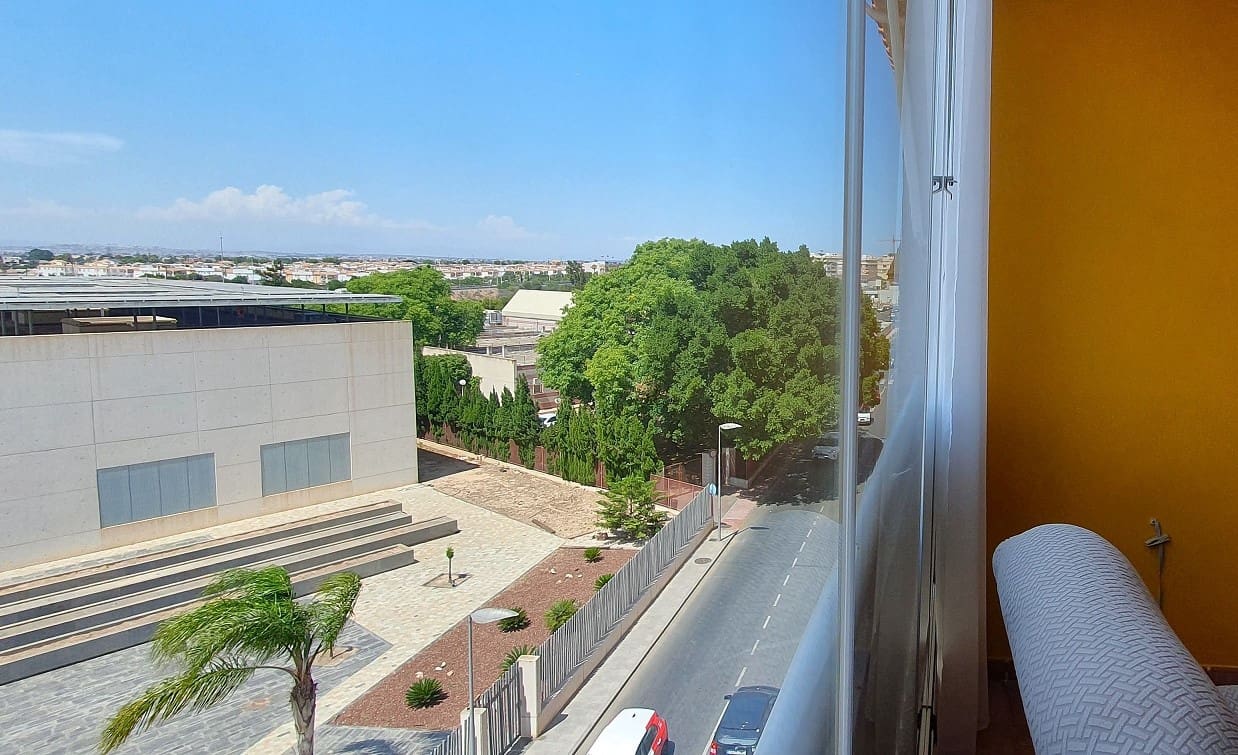2 makuuhuone Huoneisto myytävänä paikassa Torrevieja mukana uima-altaan - 156 000 € (Ref: 9939044)